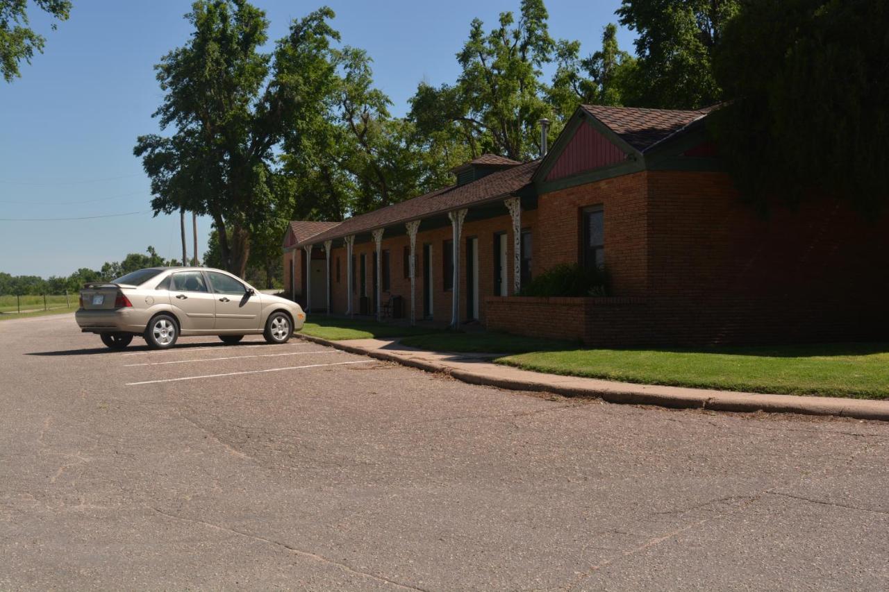 The Evergreen Motel In Kansas Pratt Exteriér fotografie