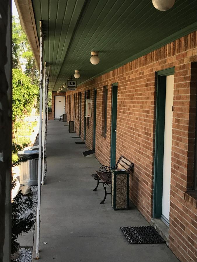 The Evergreen Motel In Kansas Pratt Exteriér fotografie